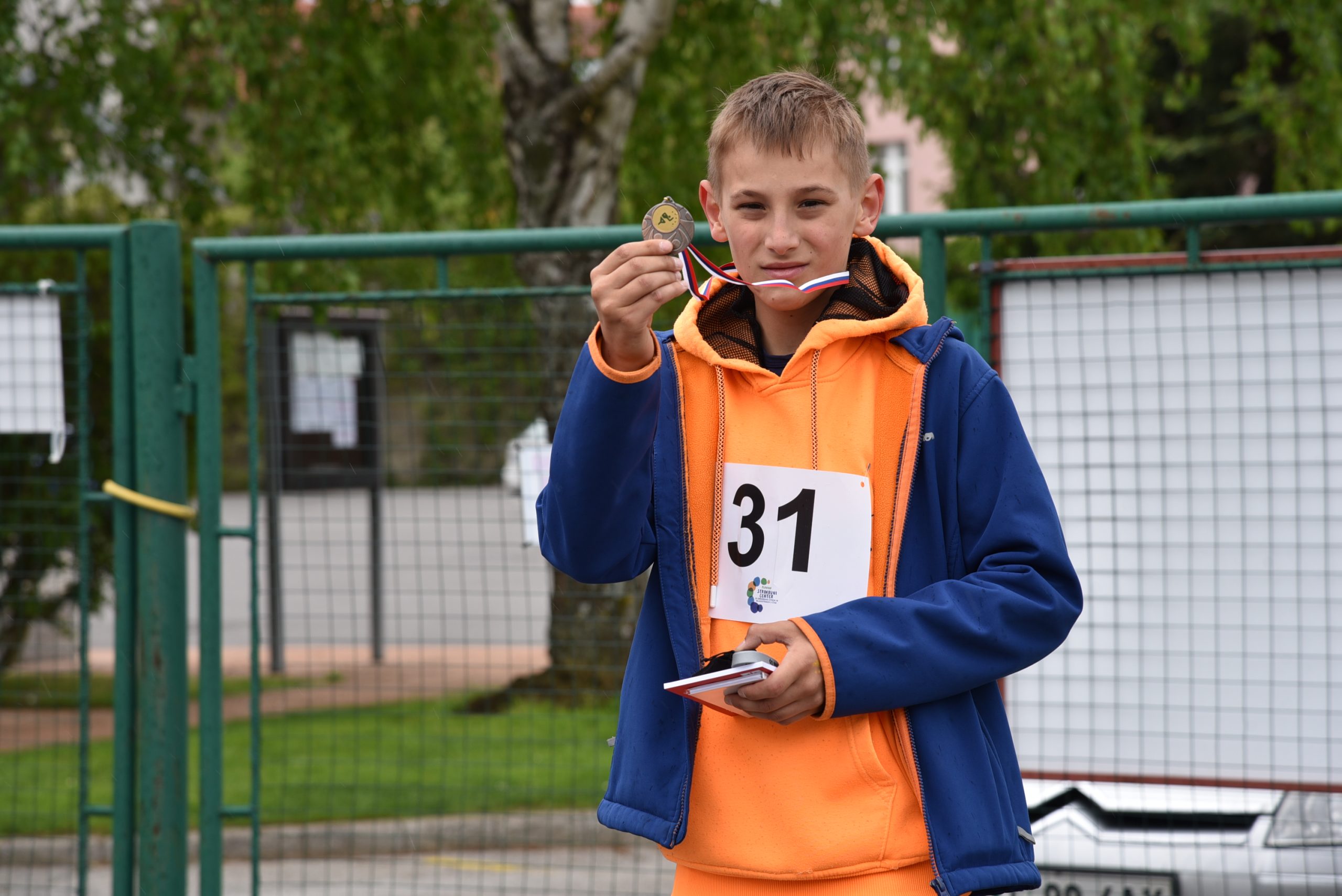 učenec z medaljo